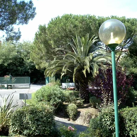 De Charme Wi-fi ,clim, Garage Jardin Prives, Piscine Environnement Arbore Apartment Cannes